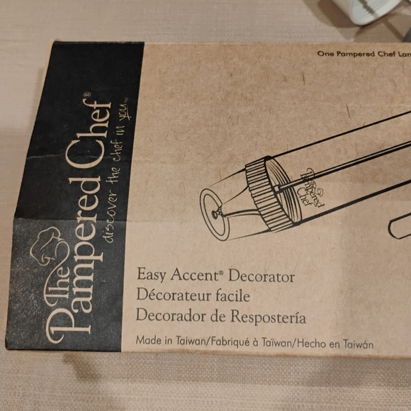 Pampered Chef Cake Decorater & Measuring Cup - Picture 2 of 7